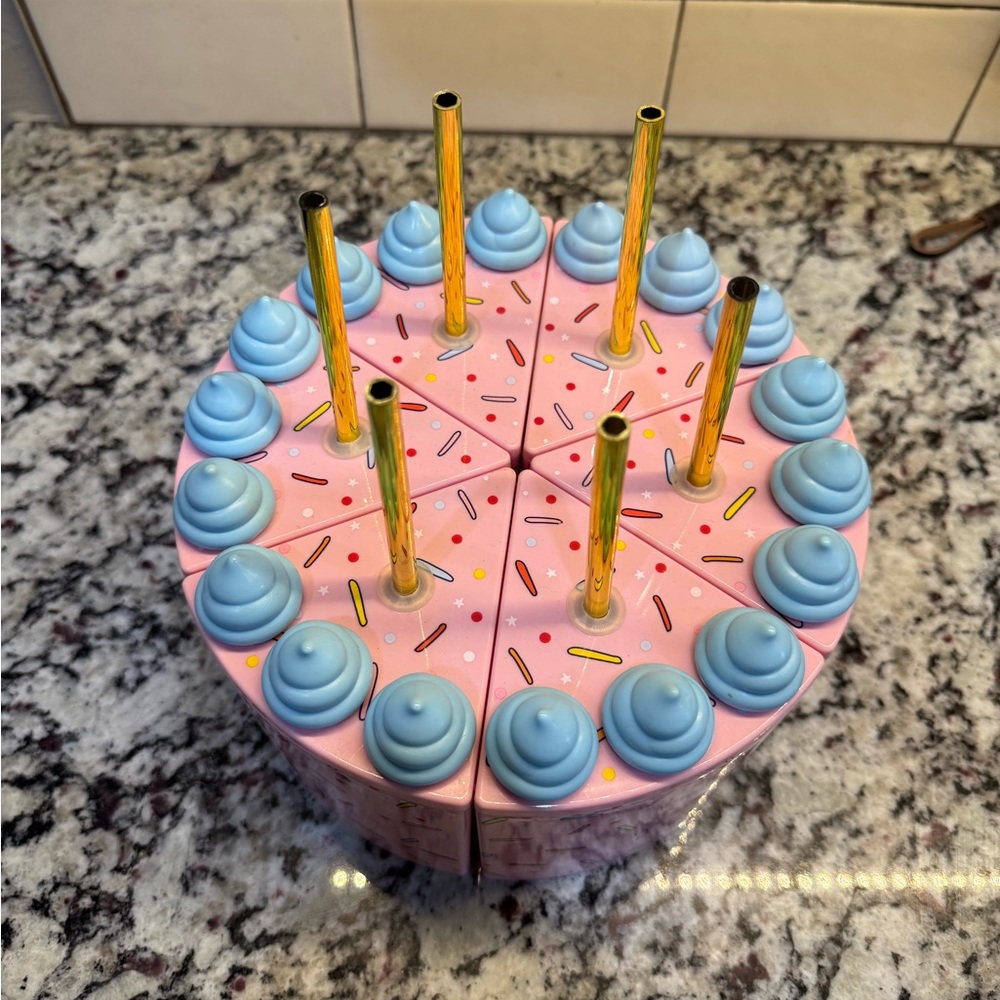 Set of 6 birthday cake cups (plastic) - Picture 2 of 6